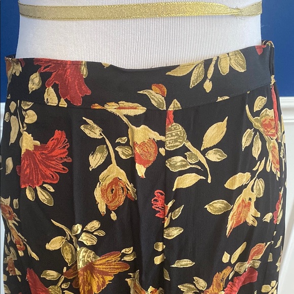 Mevisto Floral Black Skirt - Picture 2 of 8